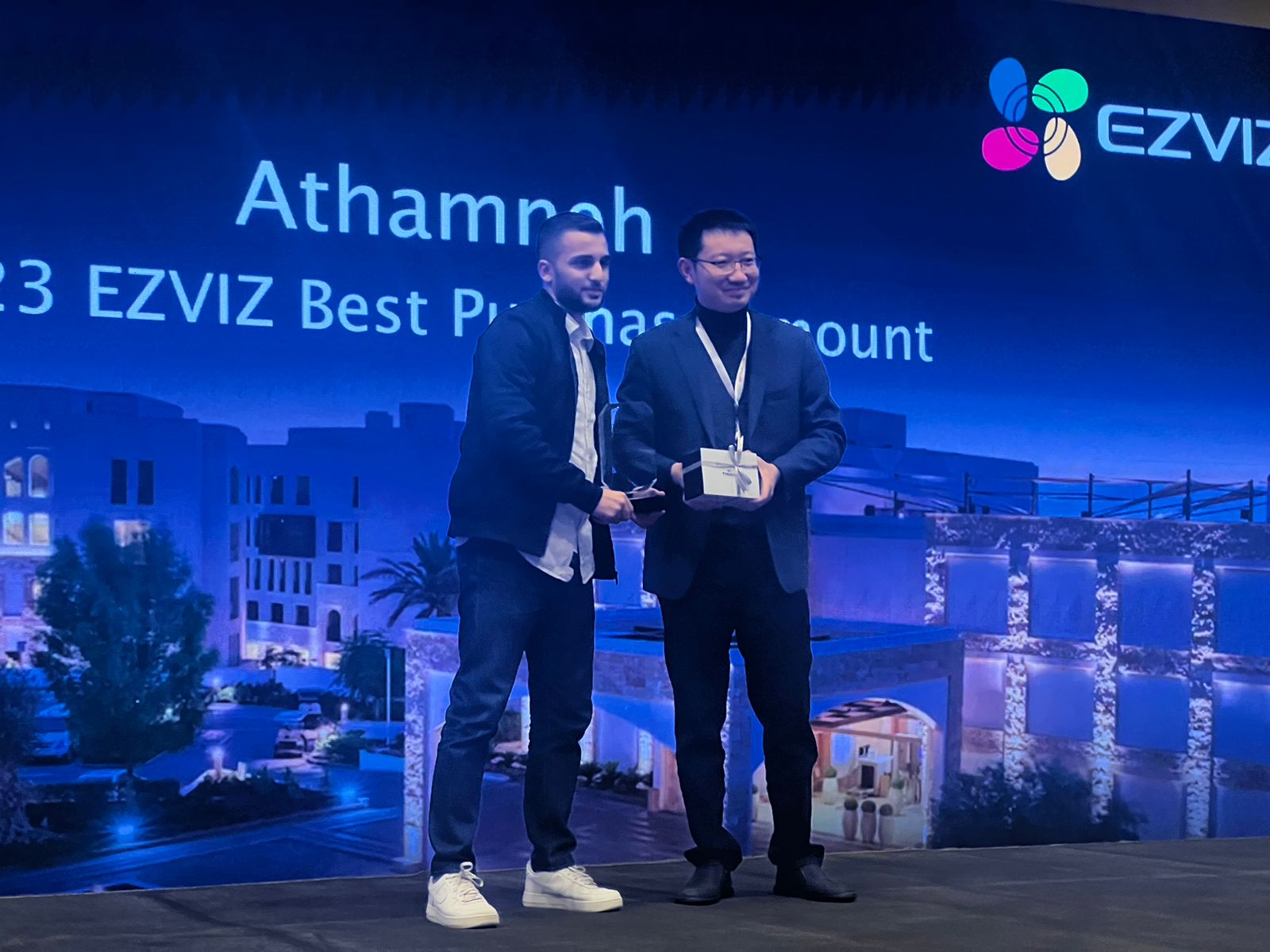 من مؤتمر العثامنة لتنمية المهارات والخبرات لمنتجات ازفزر - هيكفيجن و صن اوف                                                                        From Athamneh - Ezviz ( Hikvision ) & Smart Automation Event in 25Jan.2024