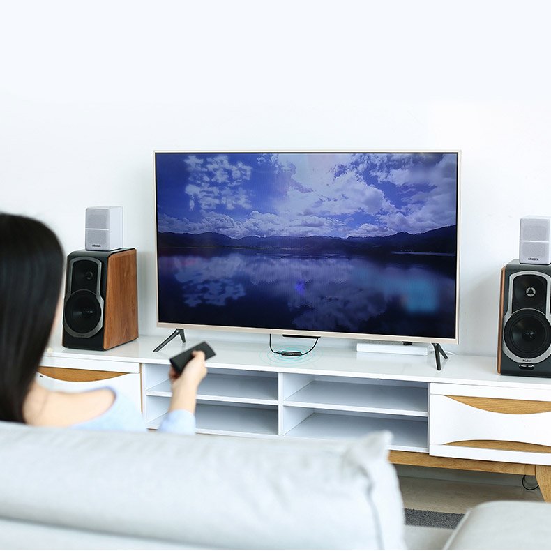 Ugreen Bluetooth 5.0 Transmitter Wireless Audio Adapter 3.5 mm Mini Jack Black - 40761